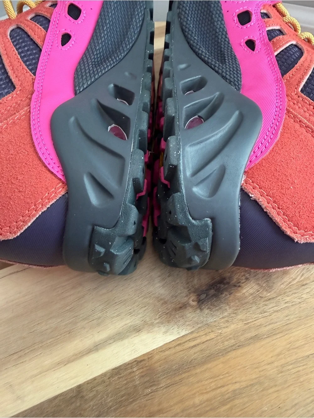 Nike ACG Air Exploraid Trail Sneakers Light Wild Mango Outdoor Hiking Shoes 7.5